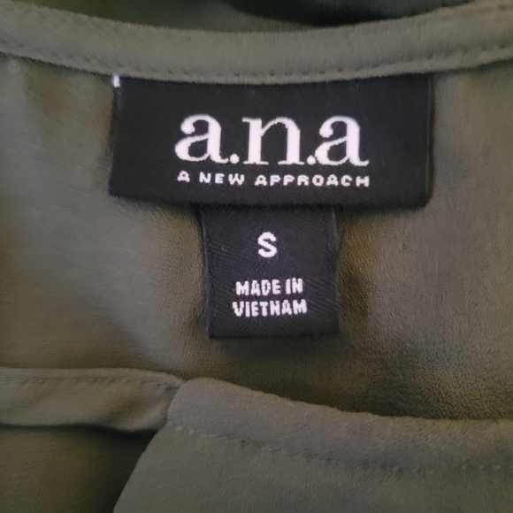 EUC a.n.a Green Long Sleeve Wrap Front Top w/ High-Low Hem - Size S - Picture 7 of 9